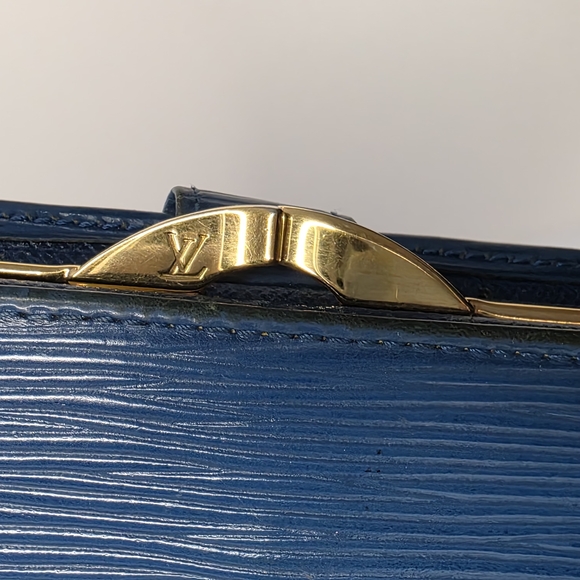 Louis Vuitton Epi Kisslock Wallet - Picture 9 of 9